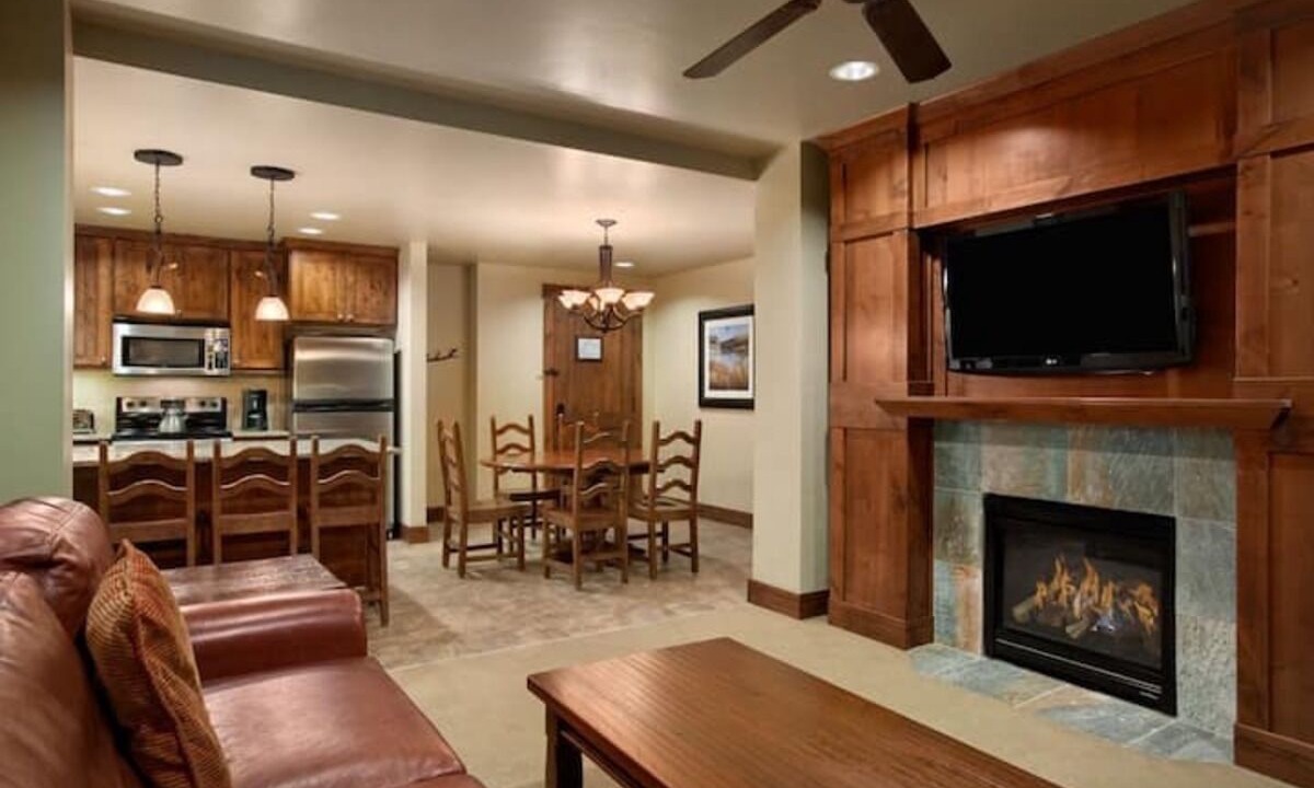 Photo of Livingroom in Peak 8