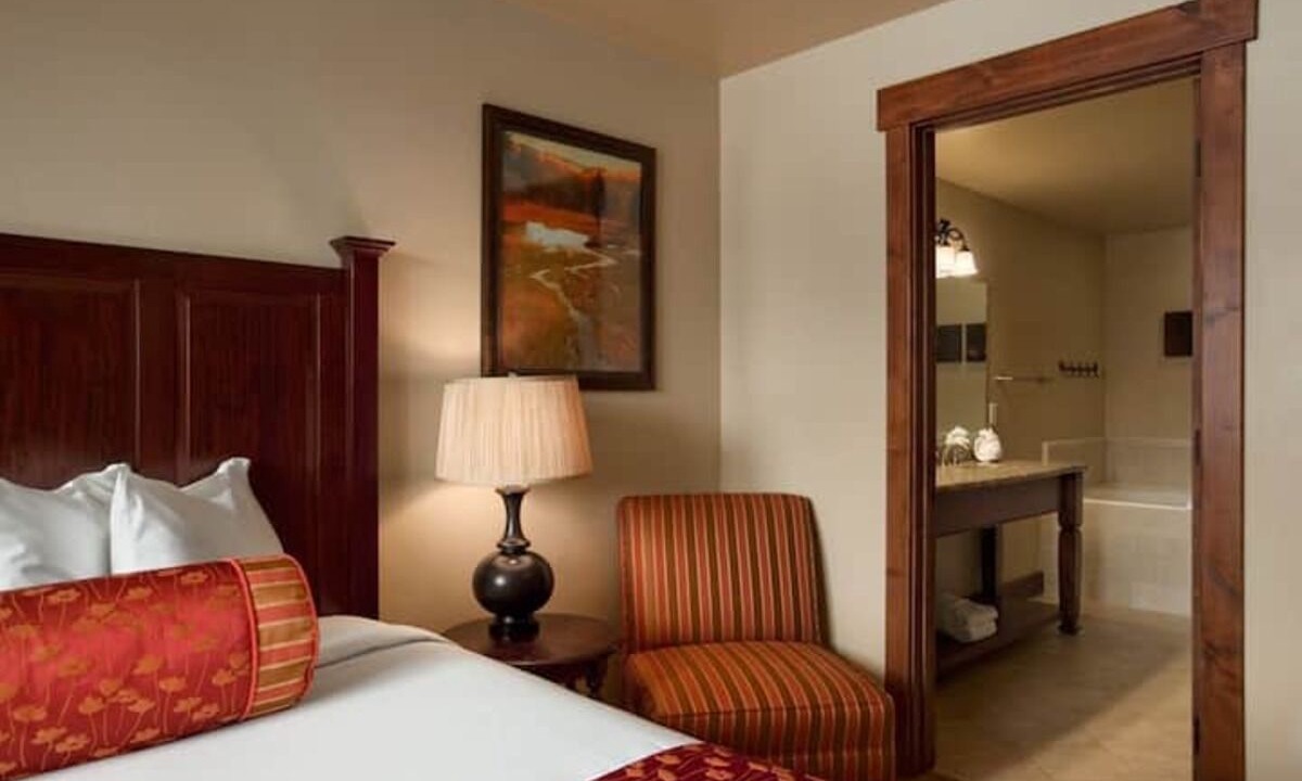 Photo of Bedroom in Peak 8