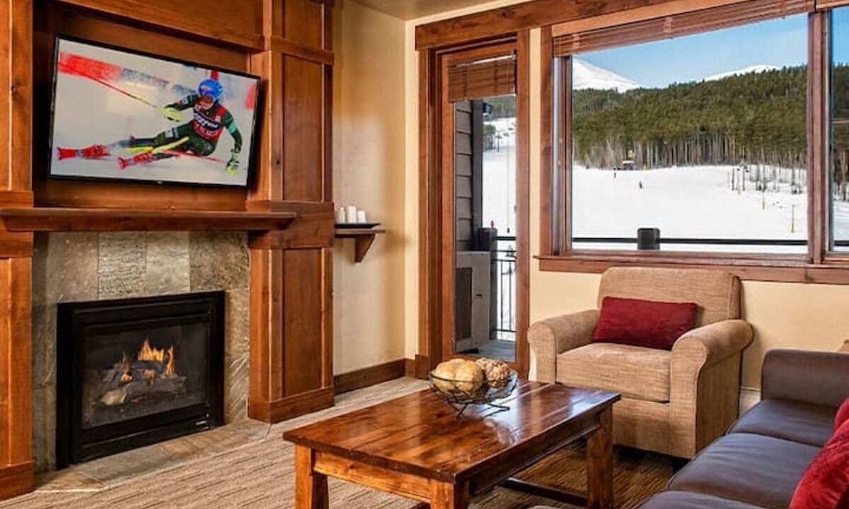 Photo of Livingroom in Peak 8