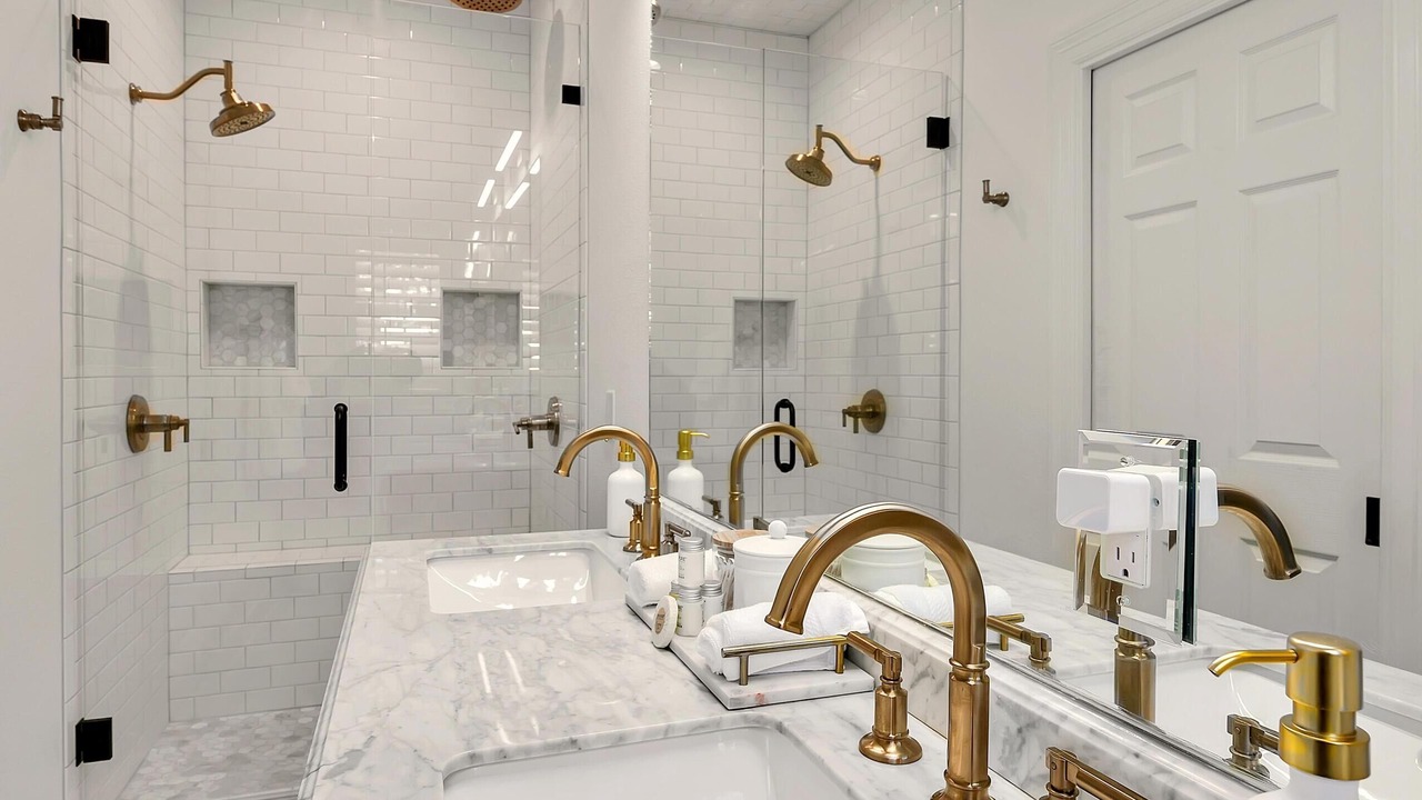 Photo of Bathroom in Austin Ave.