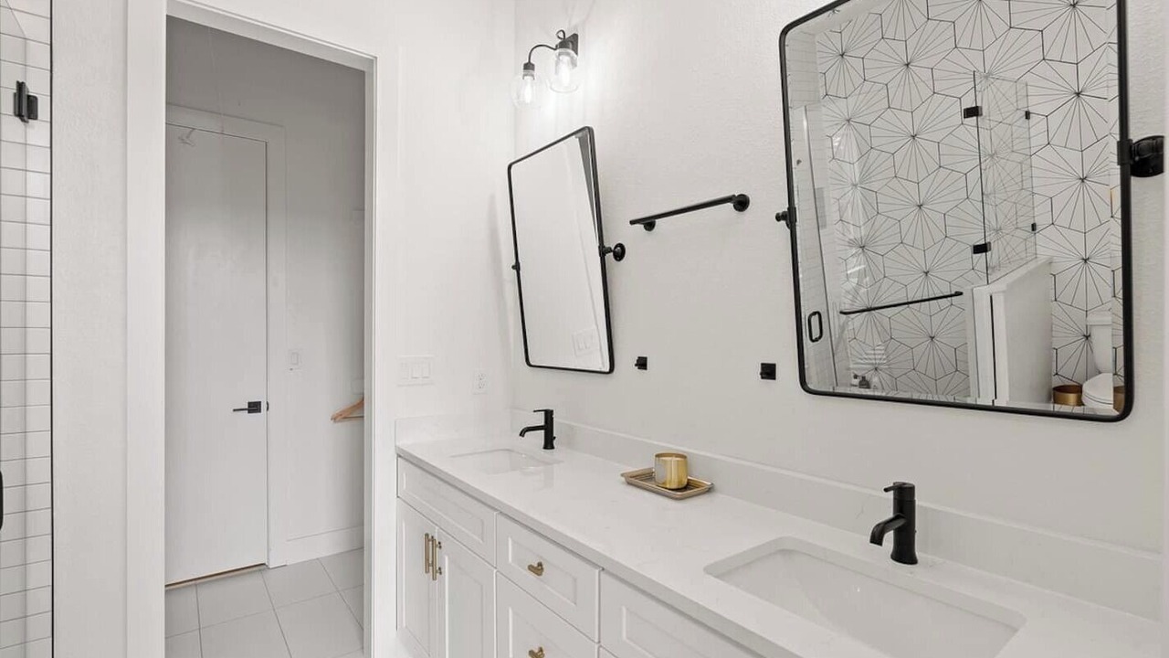 Photo of Bathroom in Apache Shores