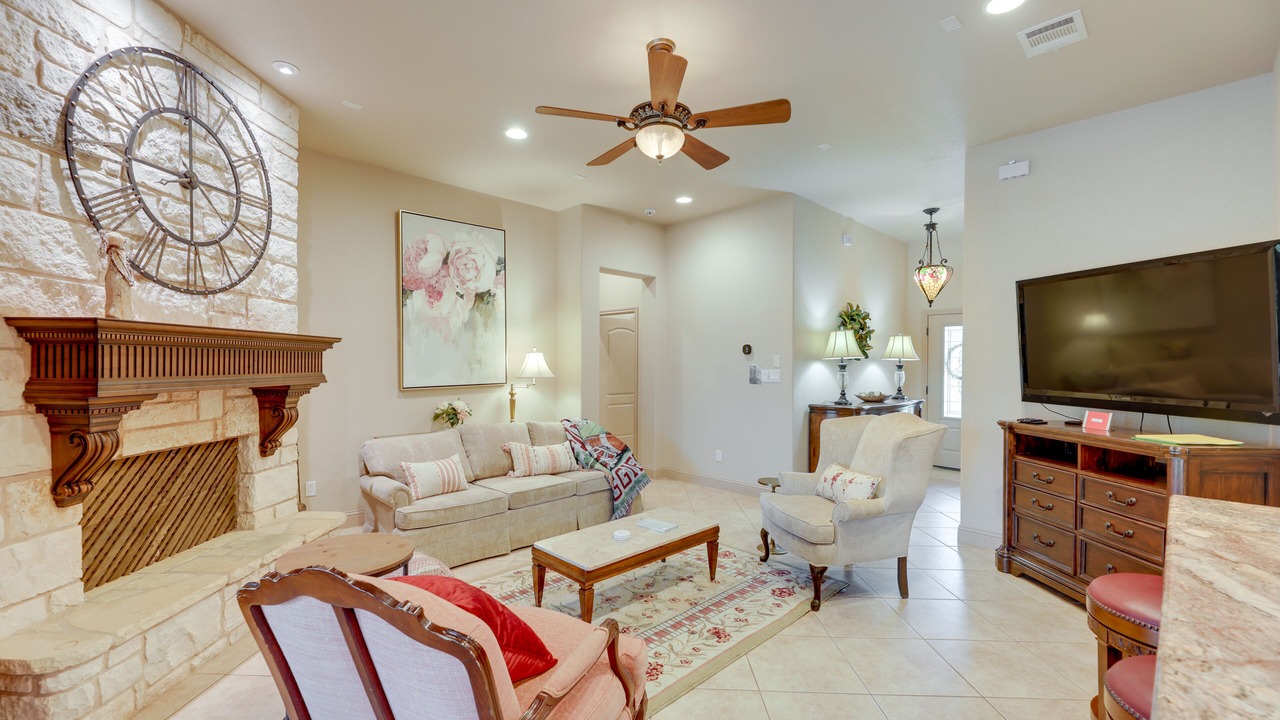 Photo of Livingroom in Bastrop