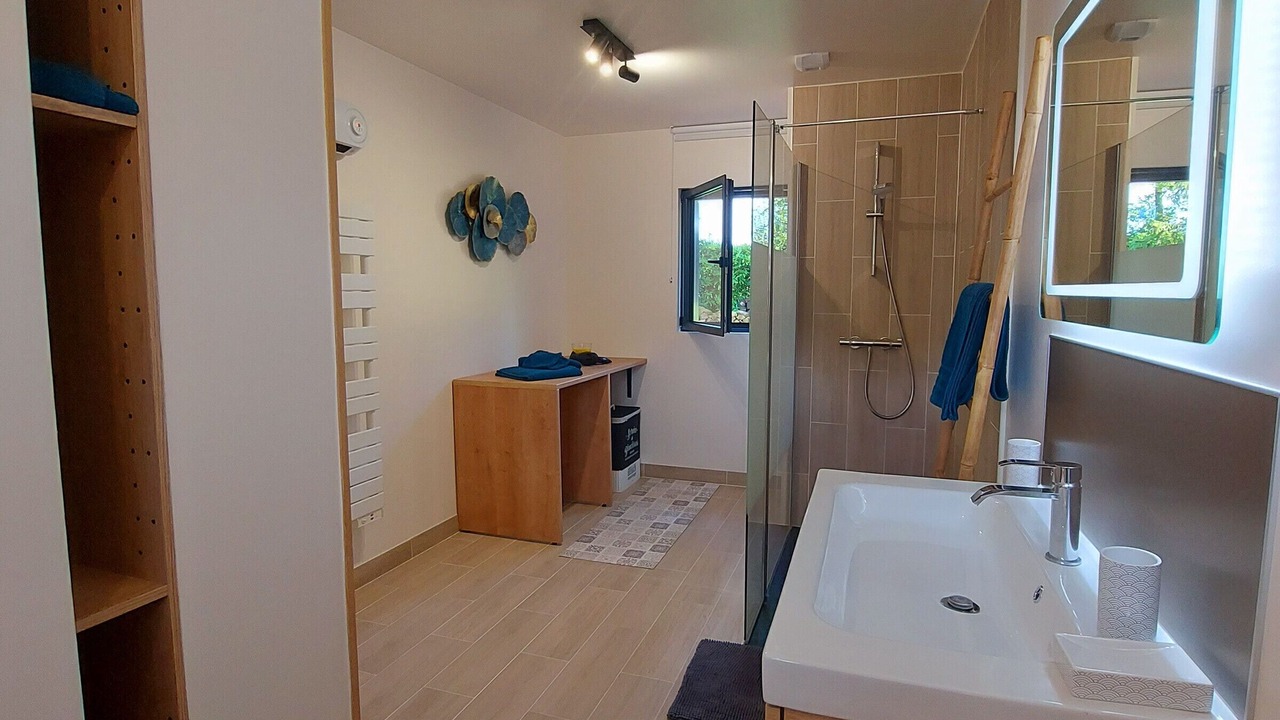 Photo of Bathroom in Alexain