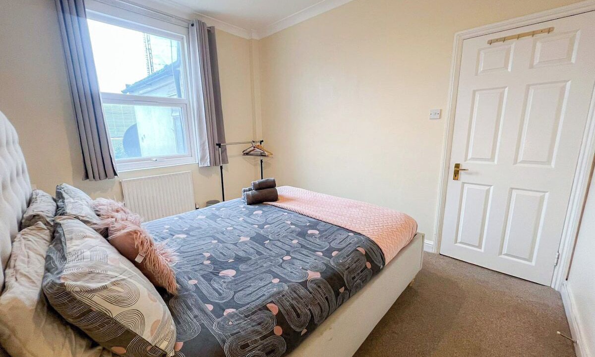 Photo of Bedroom in North Acton