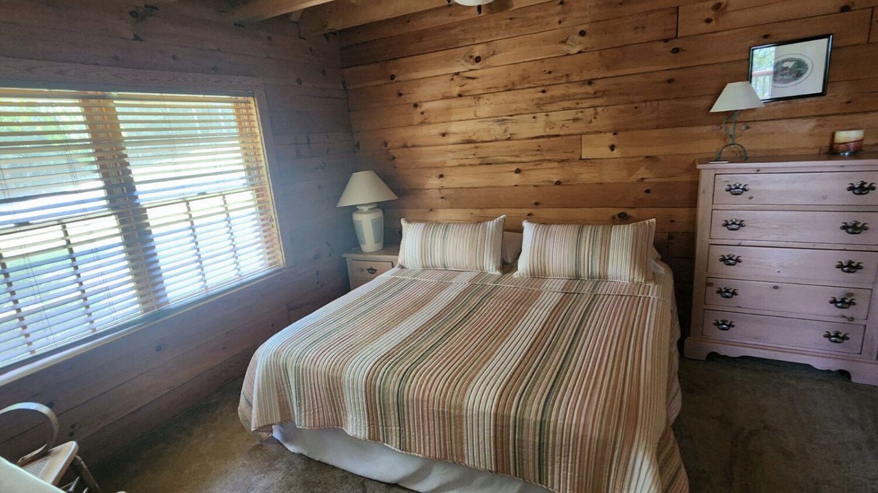 Photo of Bedroom in Chickamauga Lake