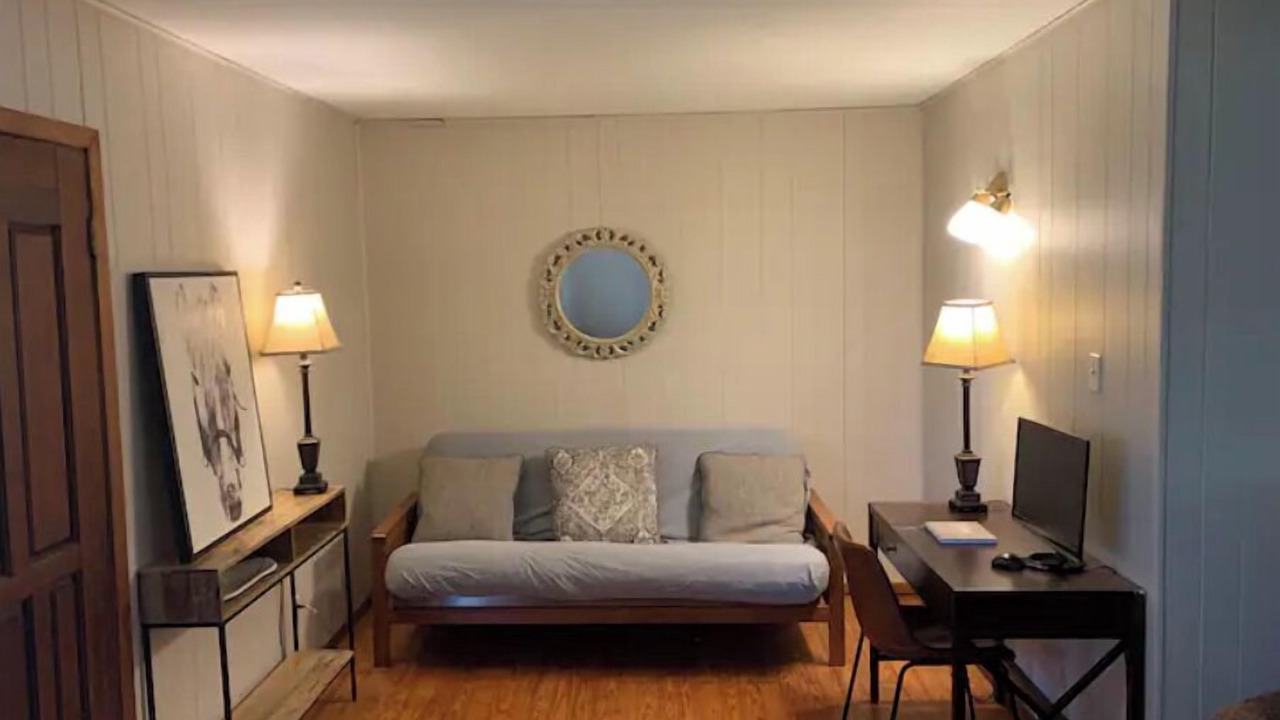 Photo of Livingroom in Lee County