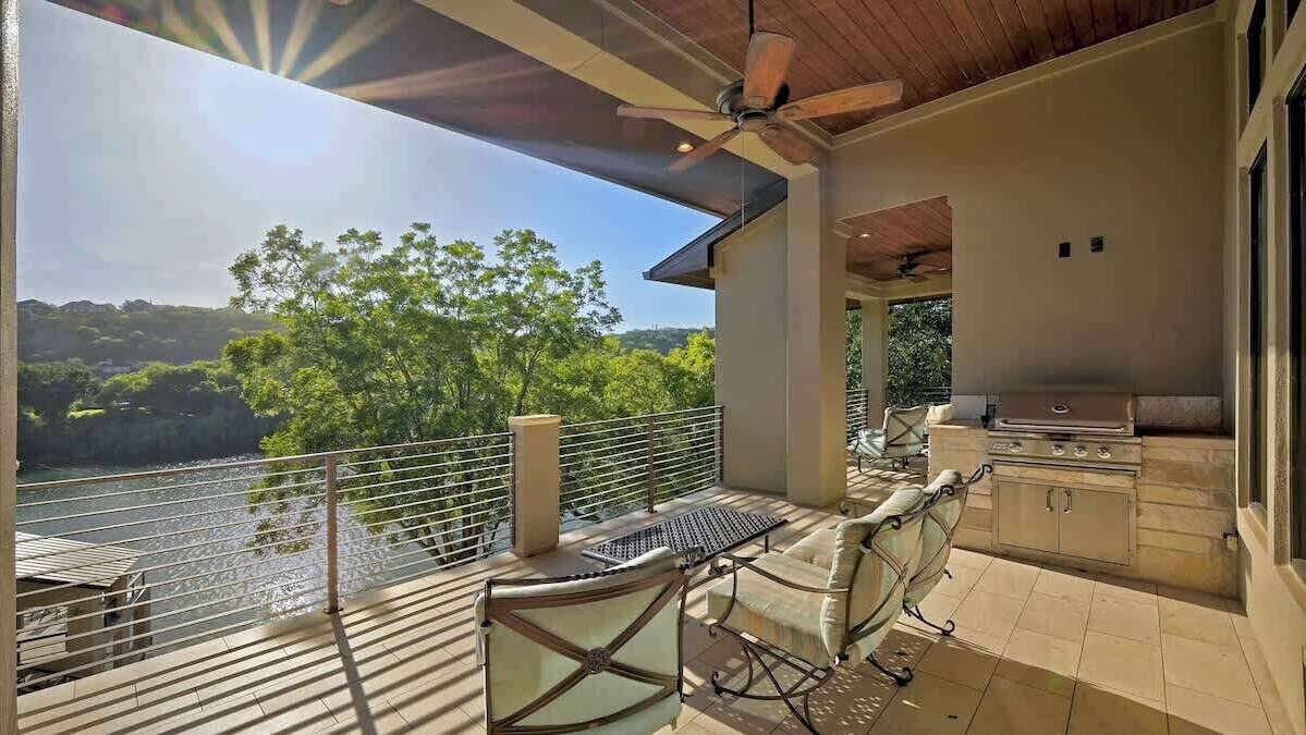 Photo of Patio Balcony in Apache Shores