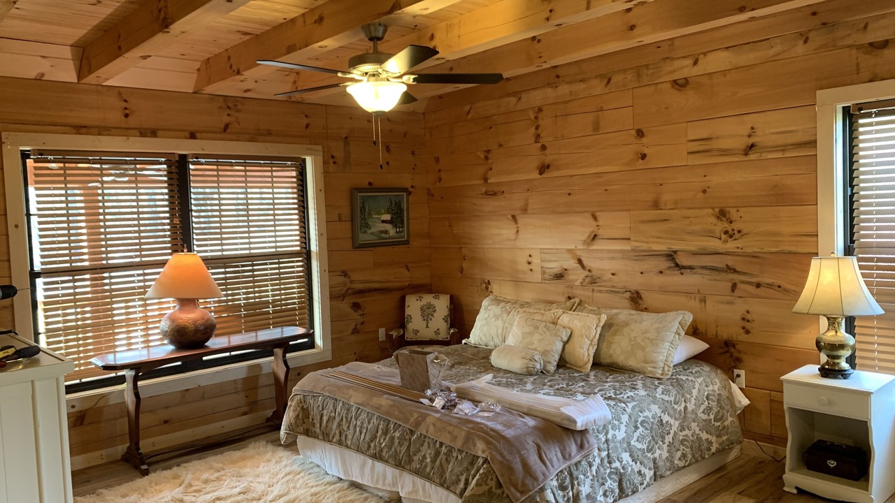 Photo of Bedroom in Rock Harbor