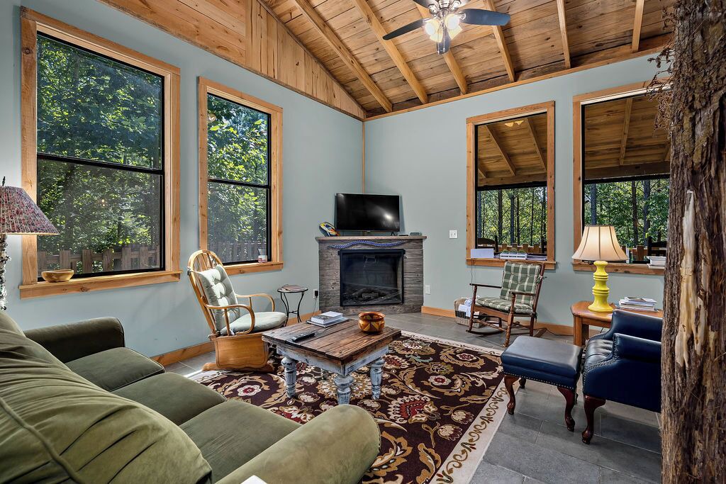 Photo of Livingroom in Jasper