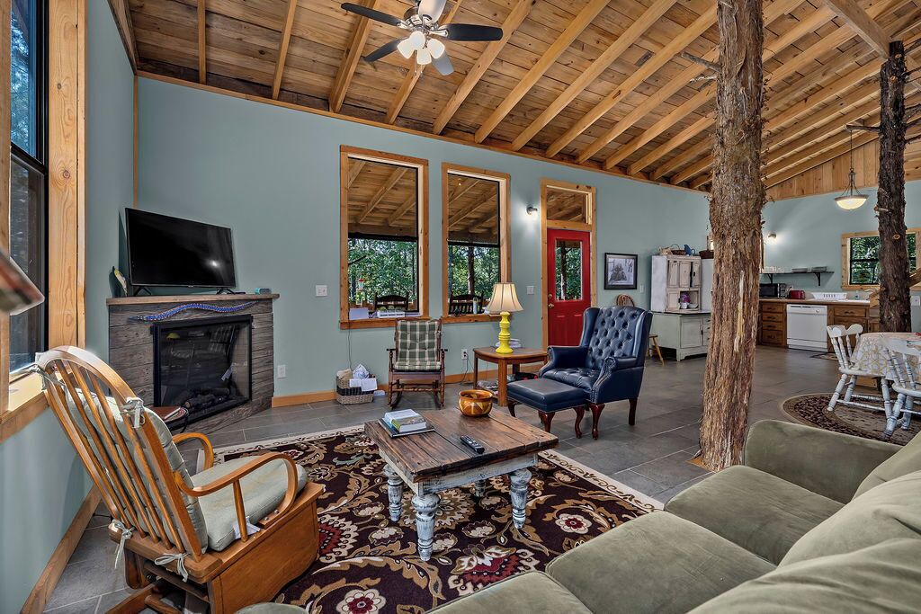 Photo of Livingroom in Jasper