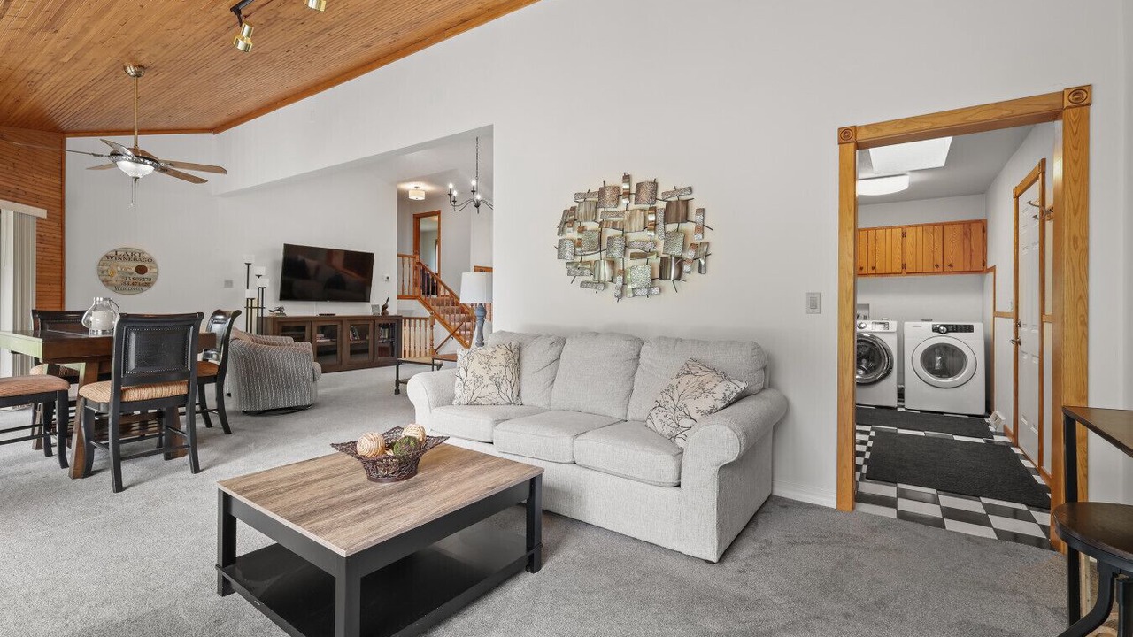 Photo of Livingroom in Black Wolf