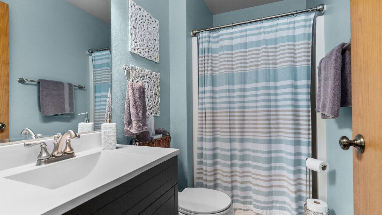 Photo of Bathroom in Black Wolf