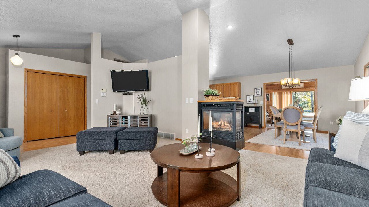 Photo of Livingroom in Black Wolf