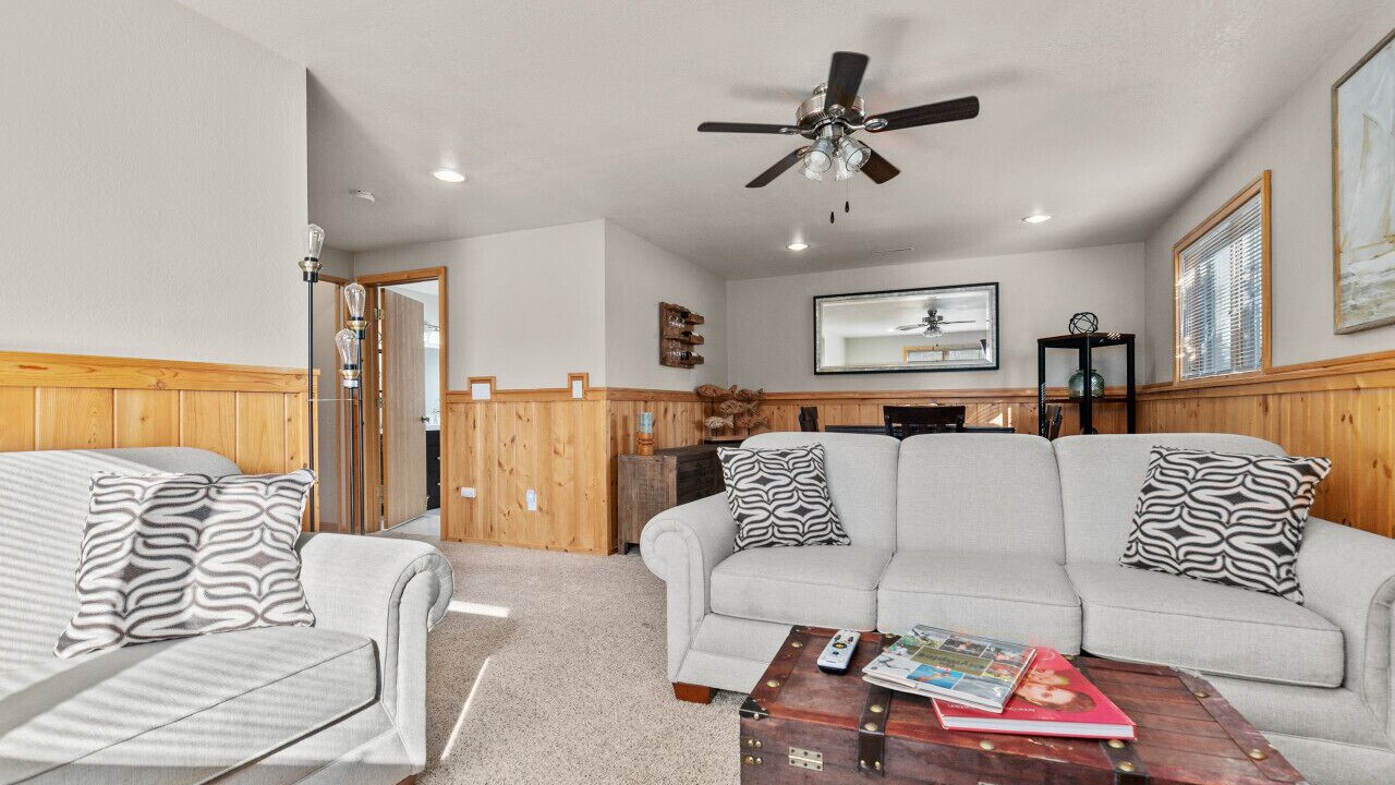 Photo of Livingroom in Black Wolf