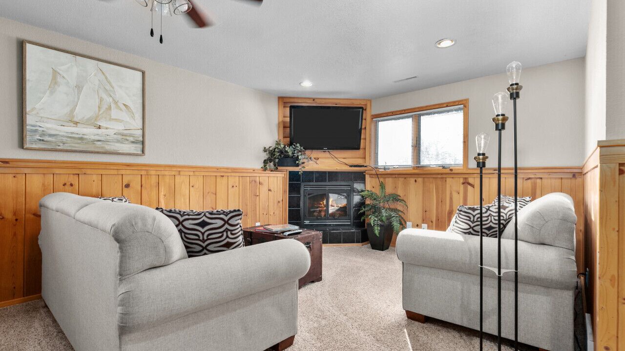 Photo of Livingroom in Black Wolf