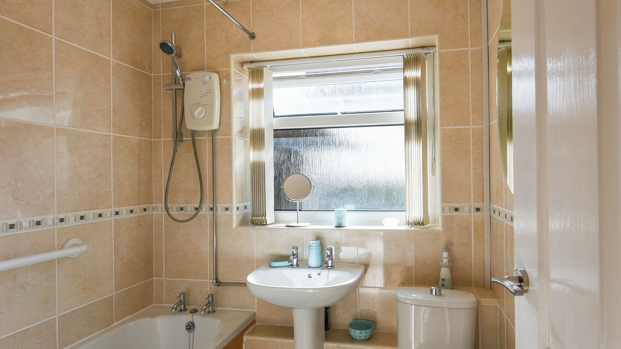 Photo of Bathroom in Bryn-crug