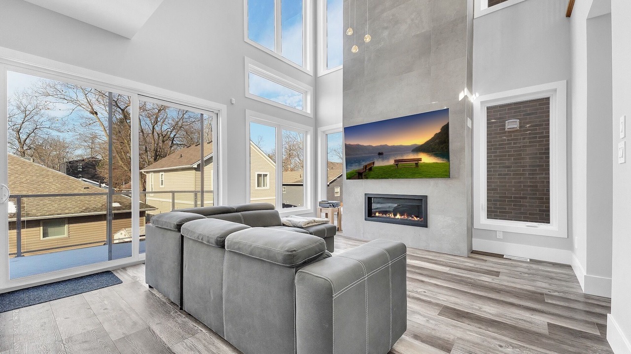 Photo of Livingroom in Grand Bend