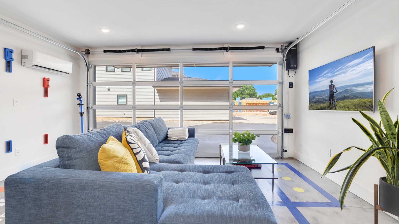 Photo of Livingroom in Downtown