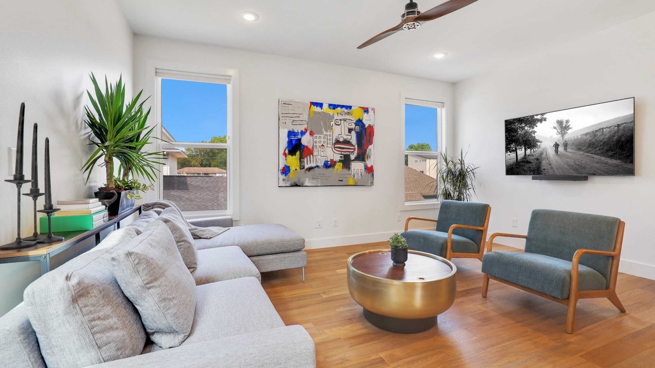 Photo of Livingroom in Downtown
