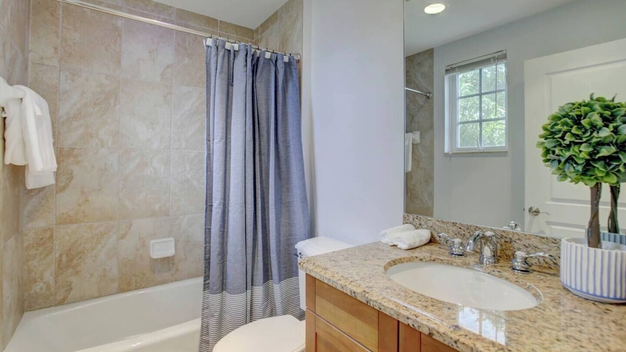 Photo of Bathroom in Colee Hammock