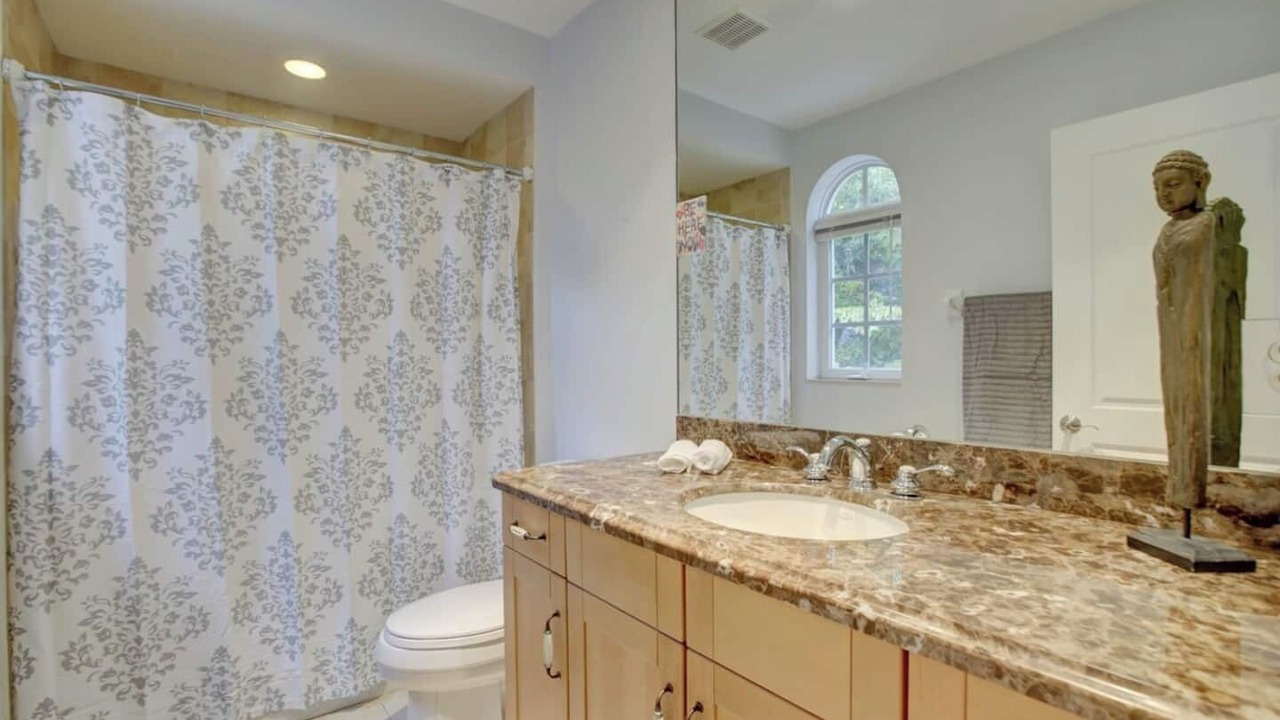 Photo of Bathroom in Colee Hammock