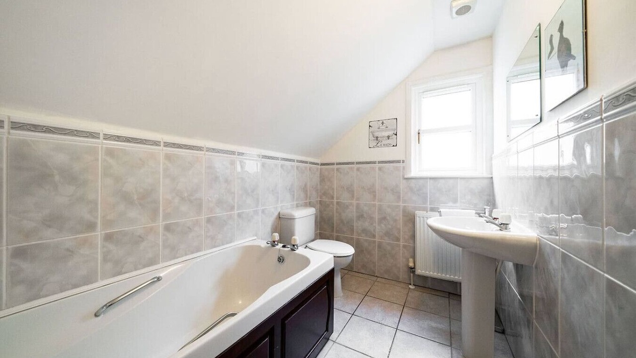 Photo of Bathroom in Comrie