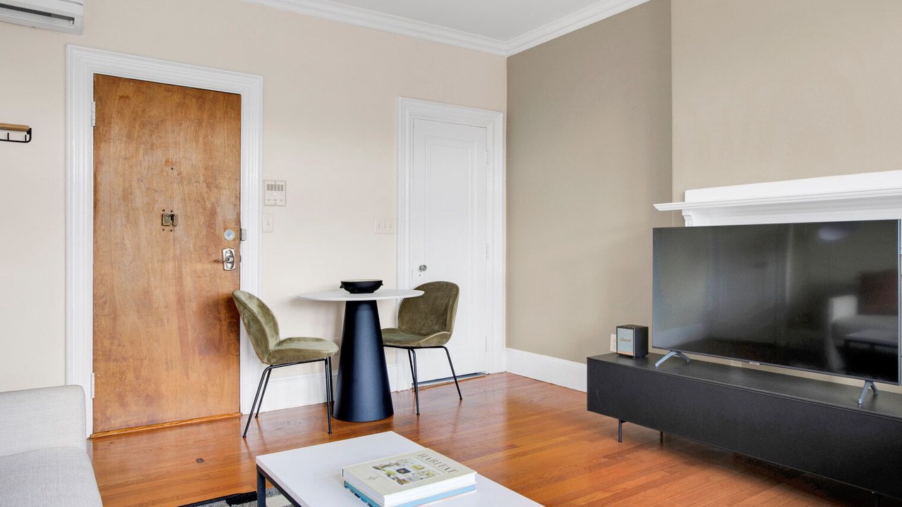 Photo of Livingroom in Back Bay