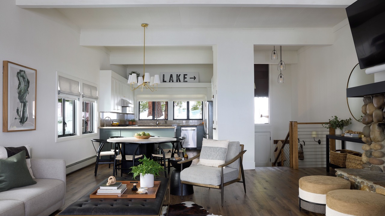 Photo of Livingroom in Tahoe Tavern