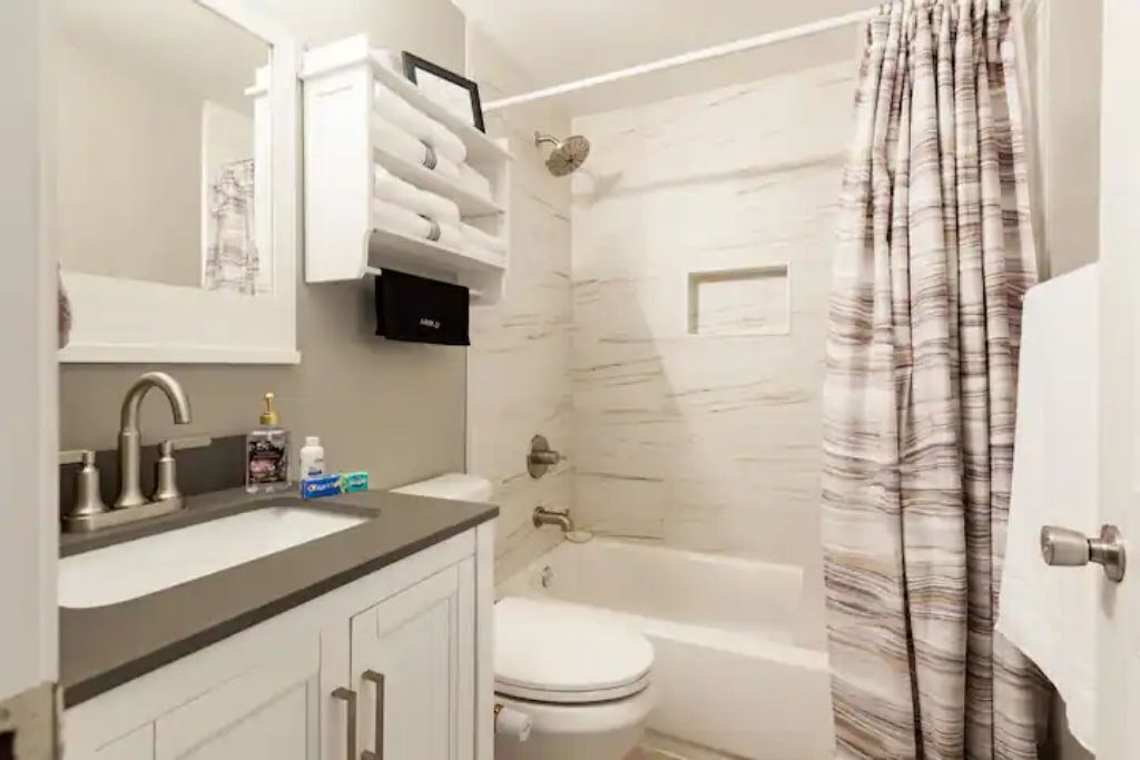 Photo of Bathroom in Belvedere Park