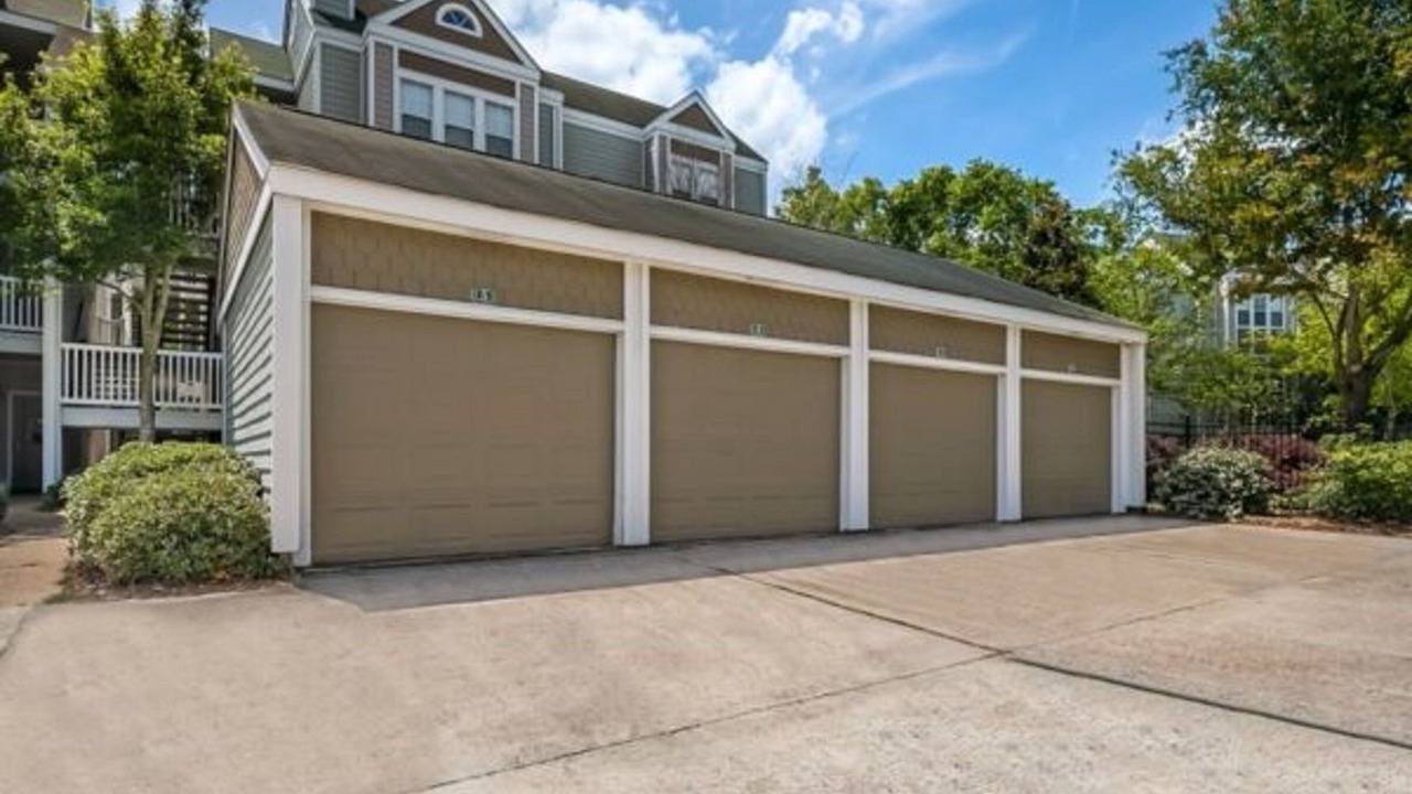 Photo of Outdoor in Elmwood