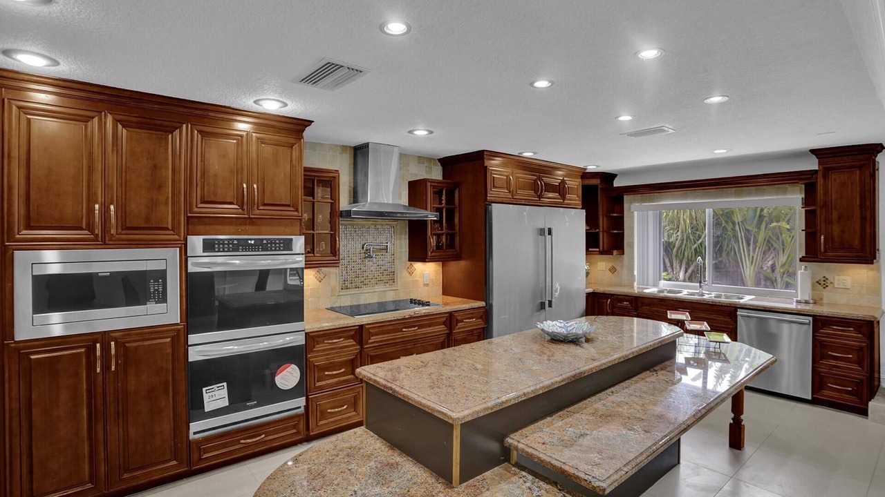 Photo of Kitchen in Lauderhill
