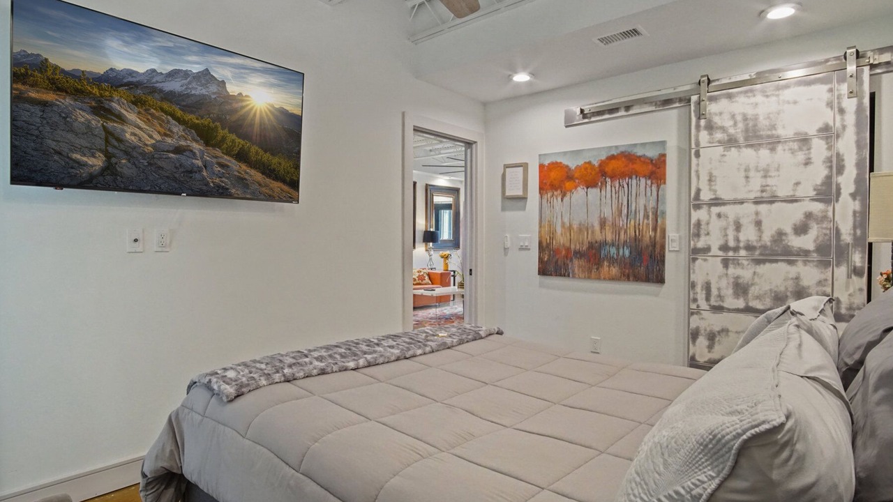 Photo of Bedroom in Midtown