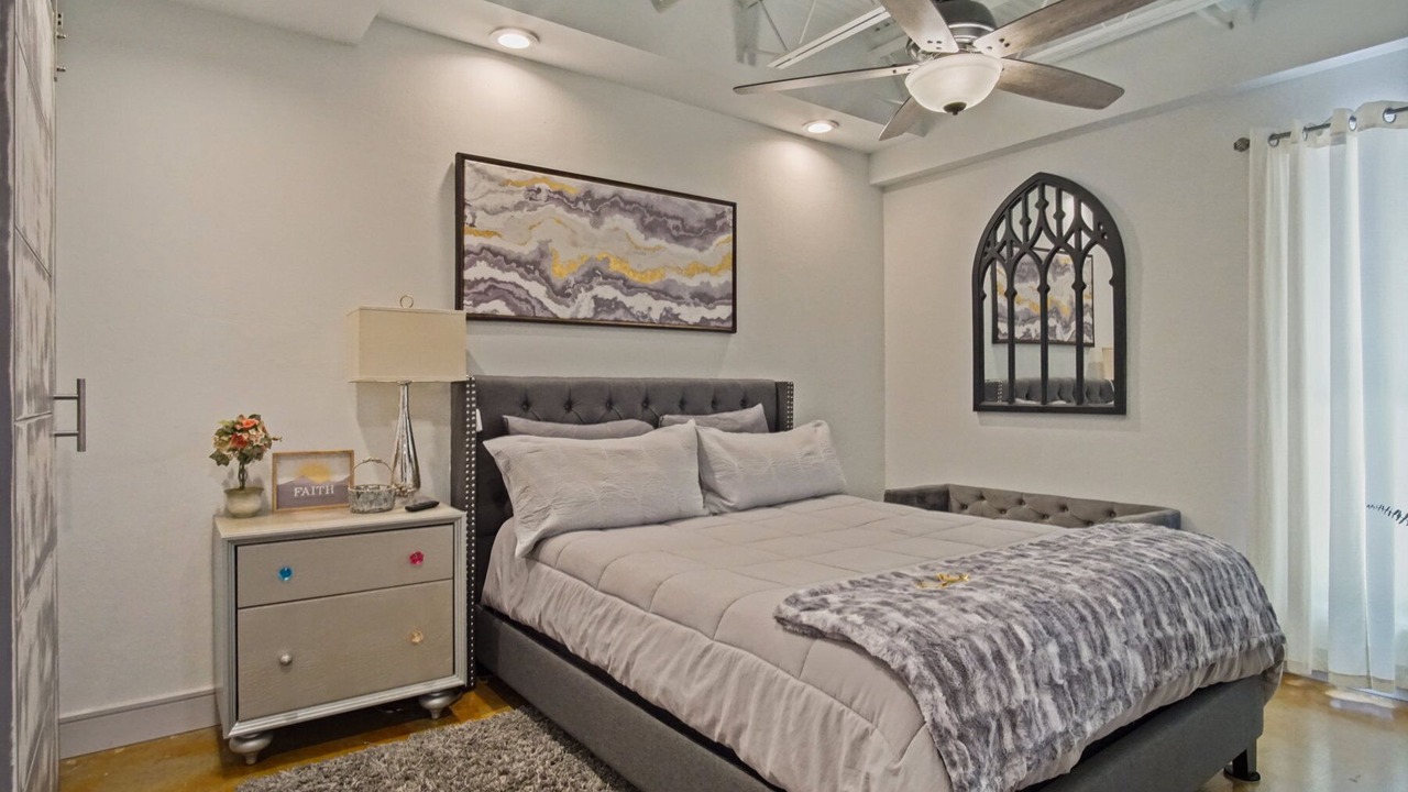 Photo of Bedroom in Midtown