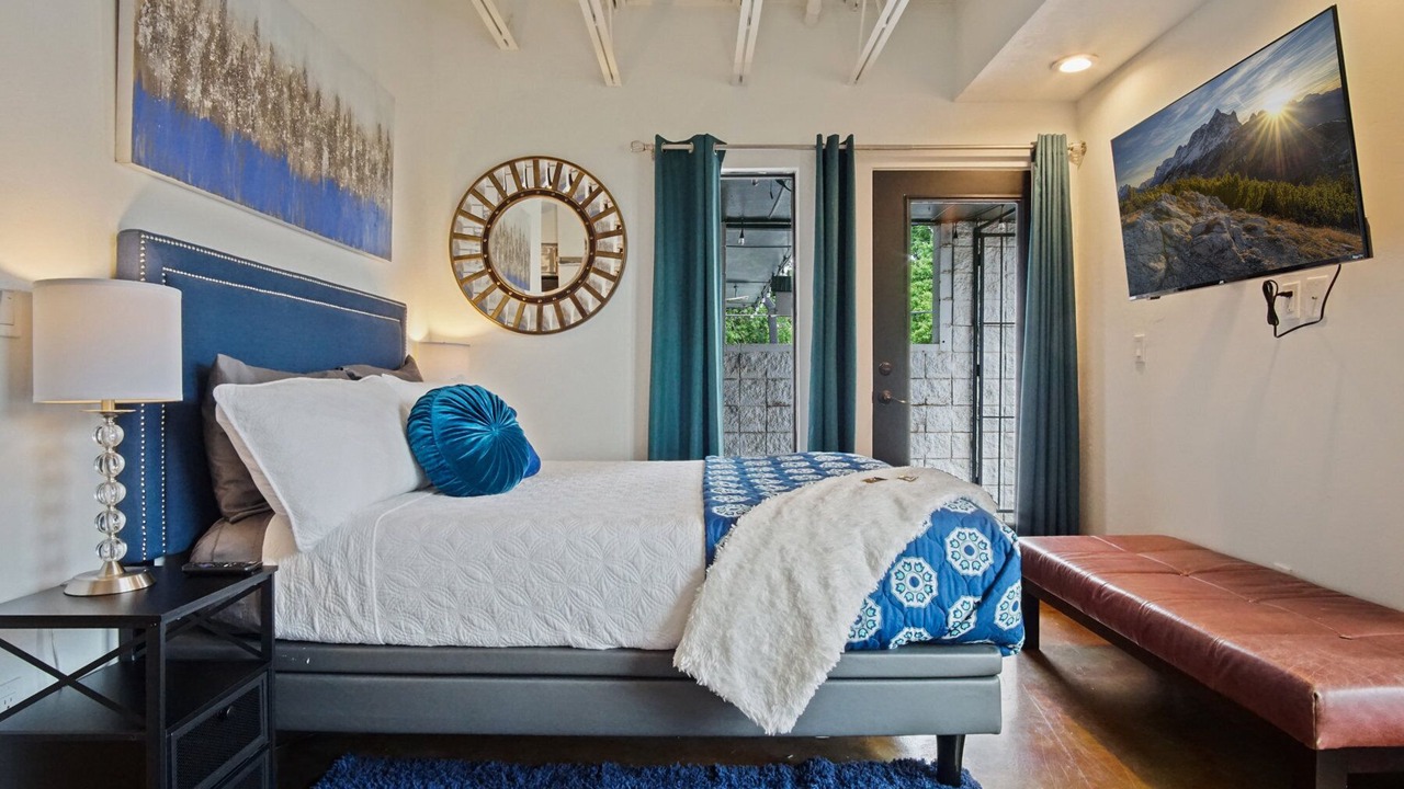 Photo of Bedroom in Midtown
