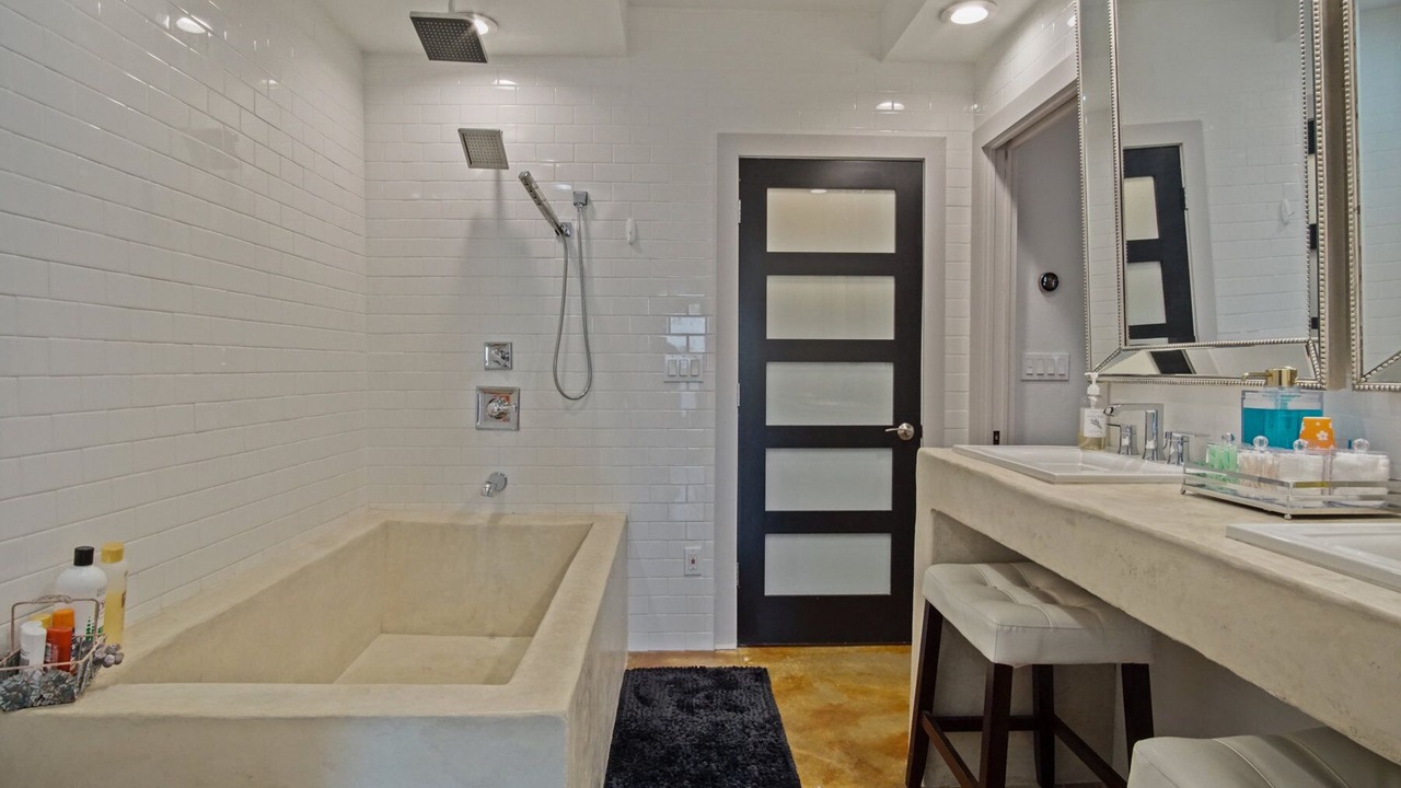 Photo of Bathroom in Midtown