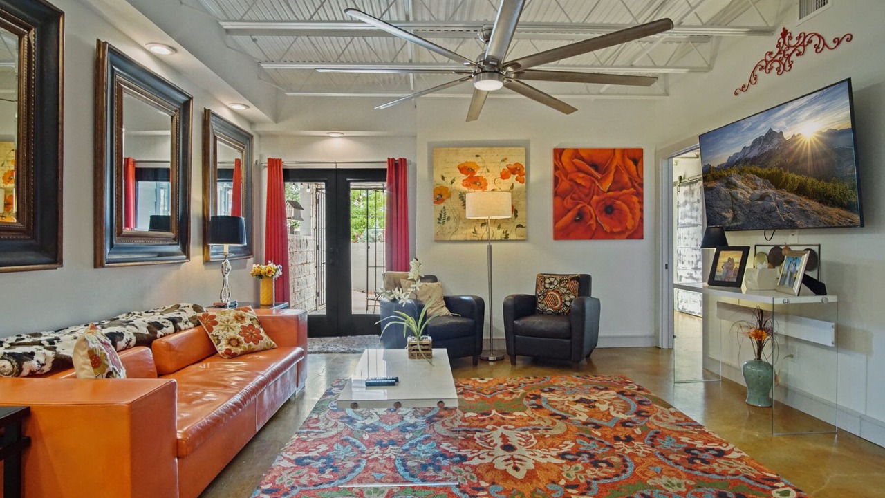 Photo of Livingroom in Midtown