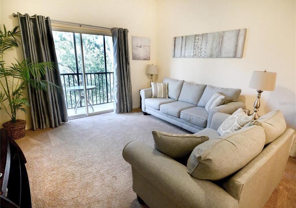 Photo of Livingroom in Bahama Bay