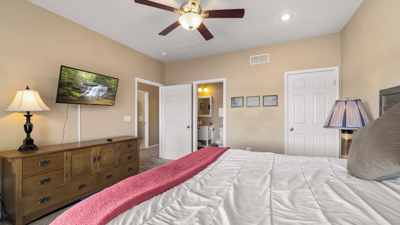 Photo of Bedroom in Lake of the Ozarks