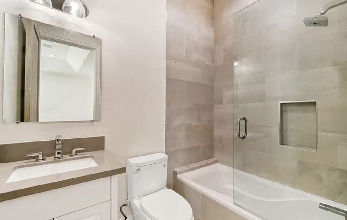 Photo of Bathroom in Los Angeles