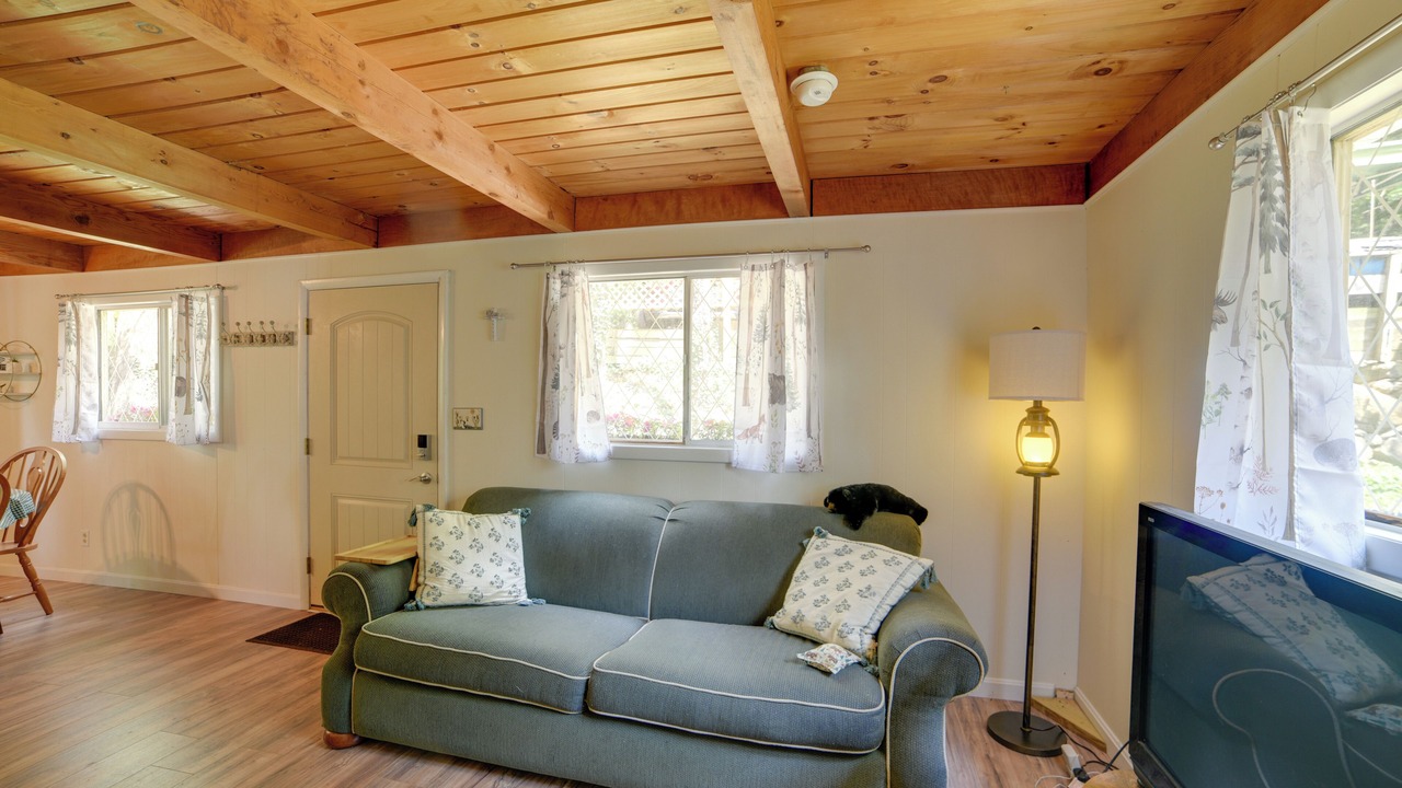 Photo of Livingroom in Hillsboro