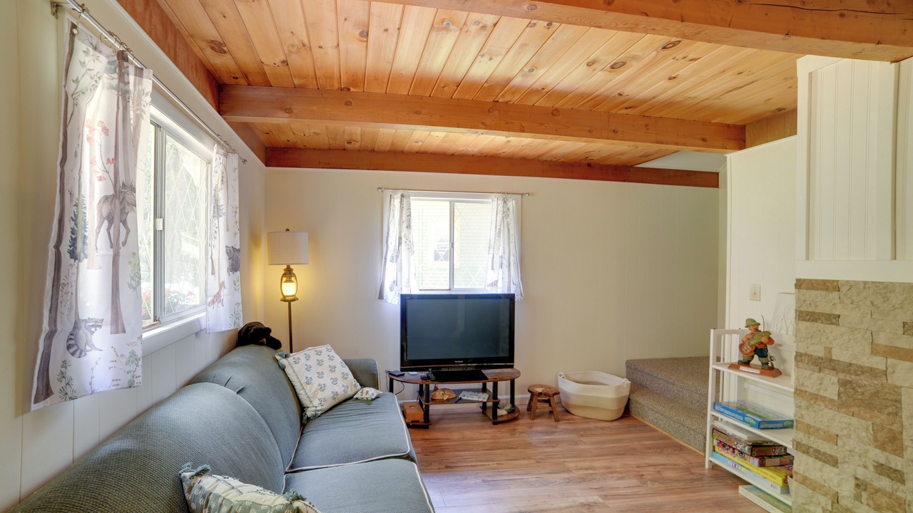 Photo of Livingroom in Hillsboro