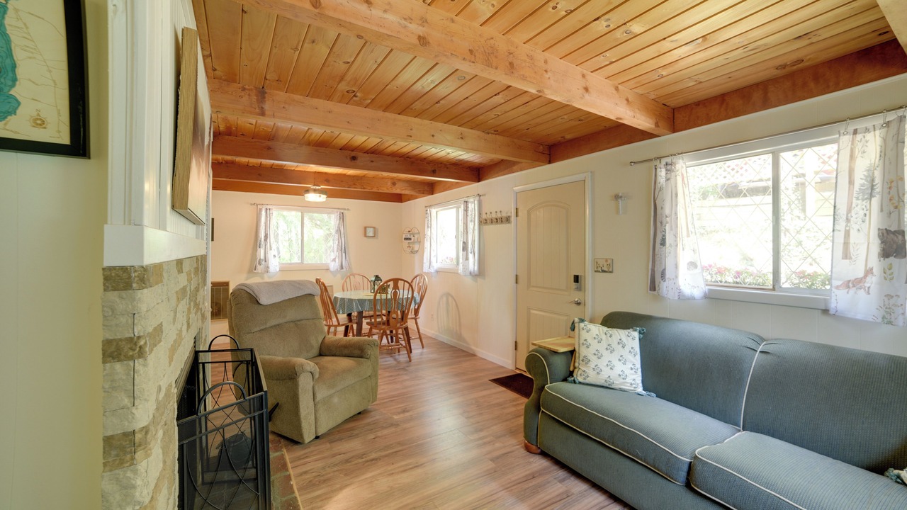 Photo of Livingroom in Hillsboro