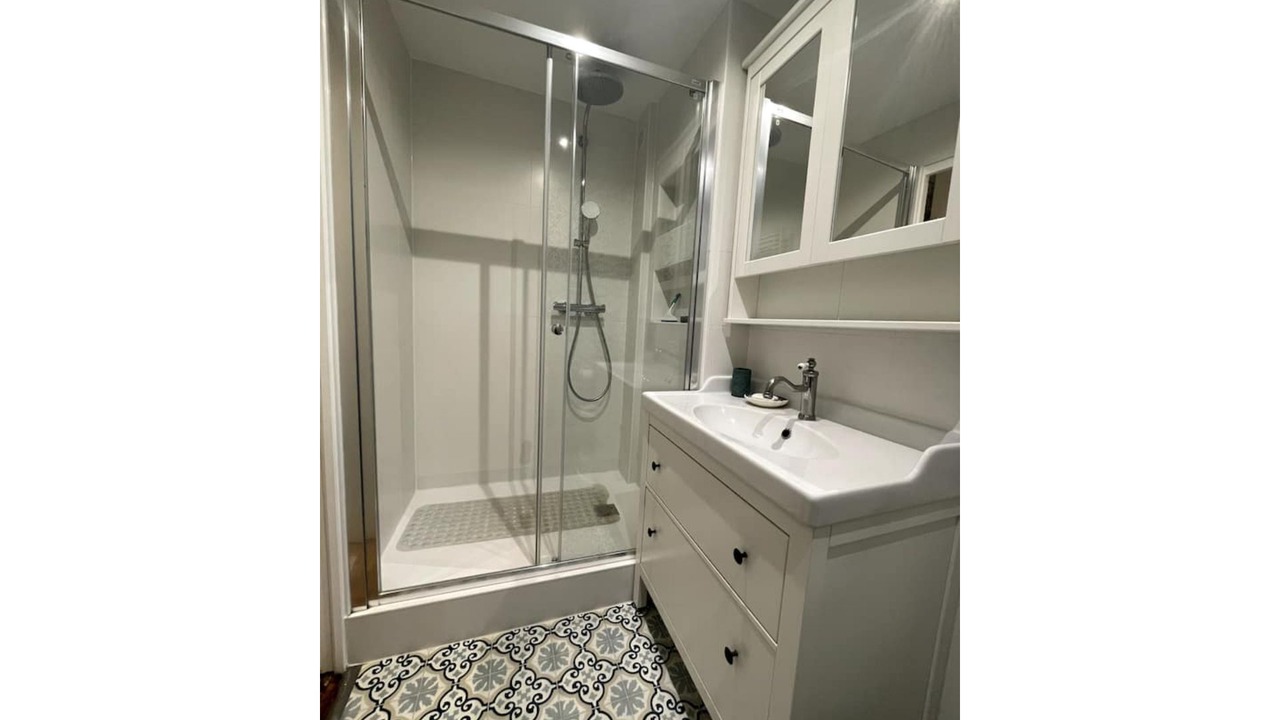 Photo of Bathroom in Butte-aux-Cailles