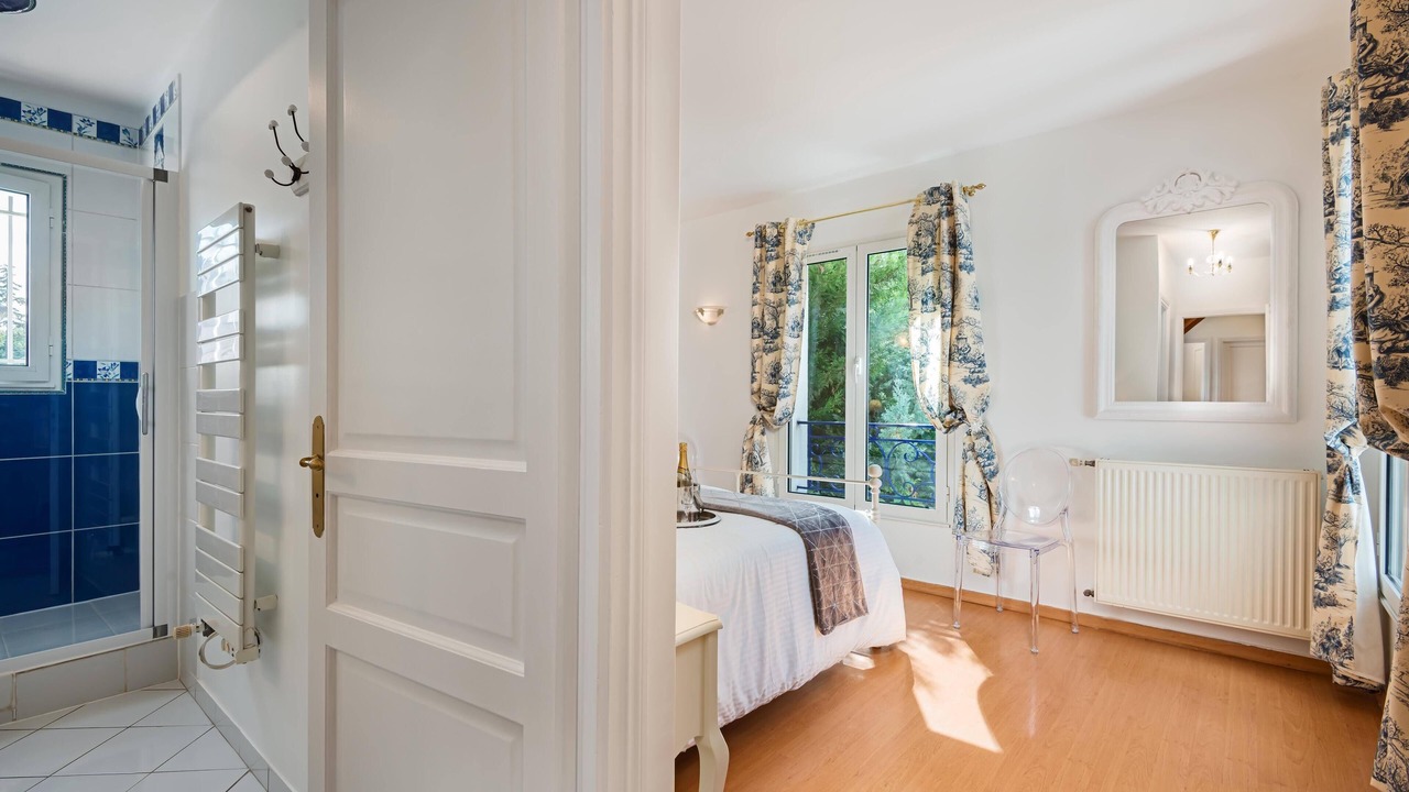 Photo of Bedroom in Le Chesnay