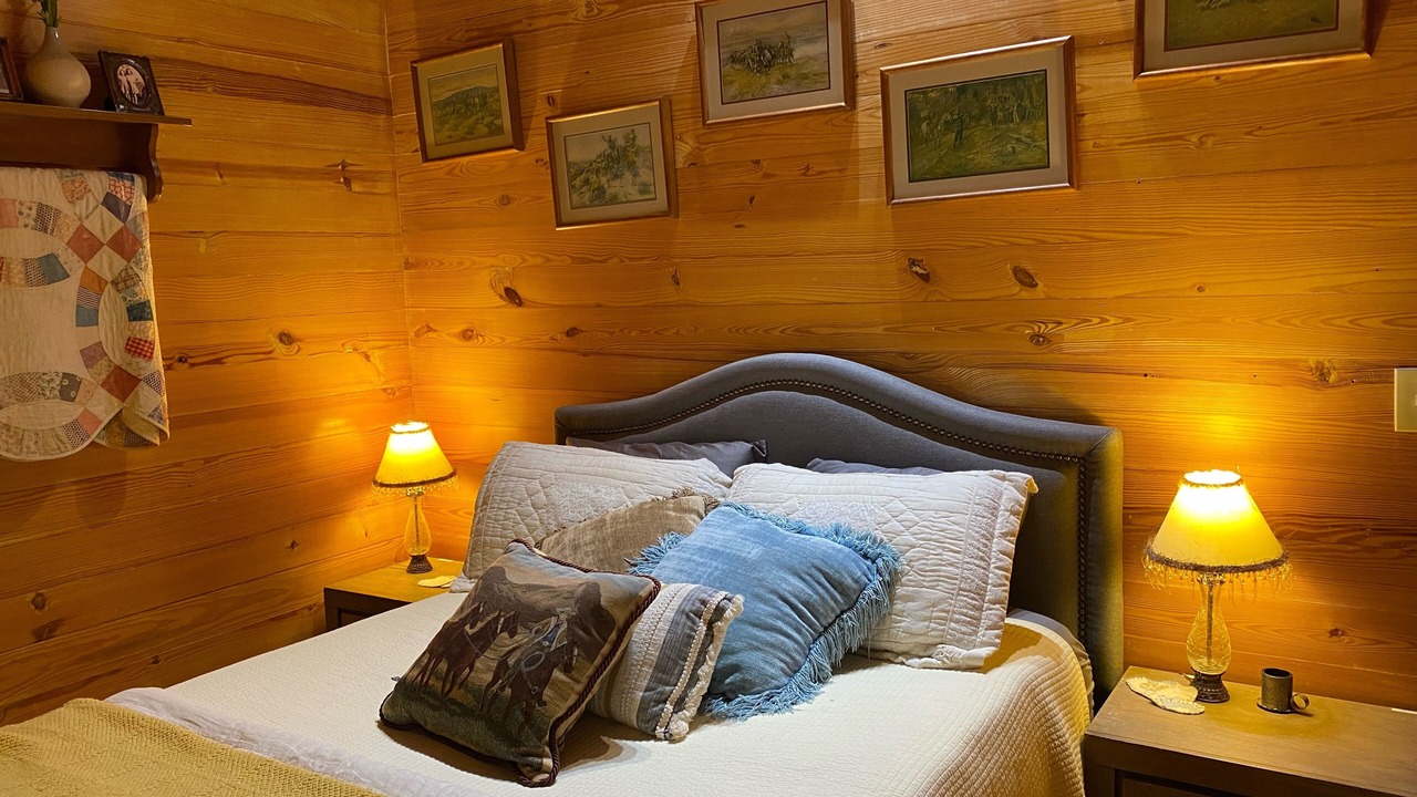 Photo of Bedroom in Springdale