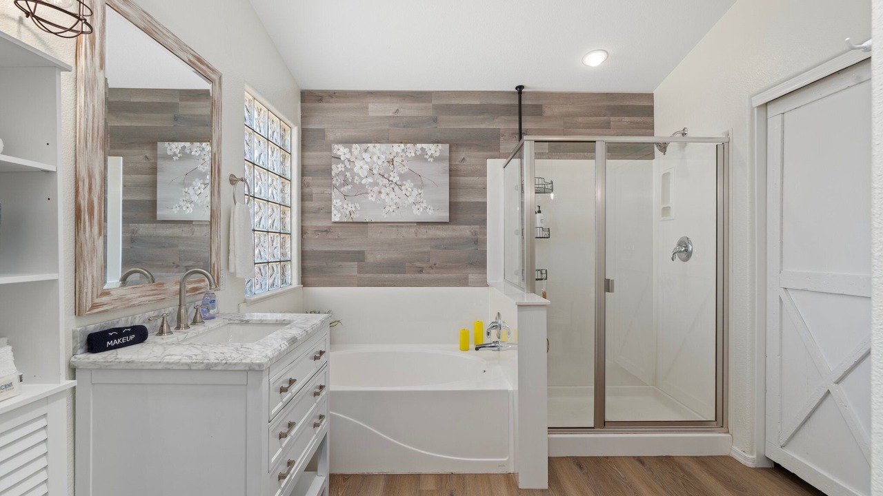 Photo of Bathroom in Springfield Lakes Reflection