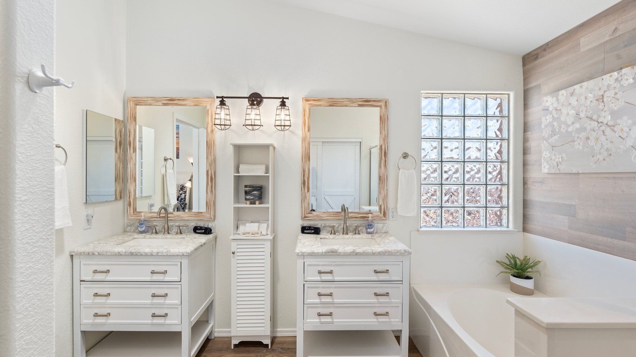 Photo of Bathroom in Springfield Lakes Reflection