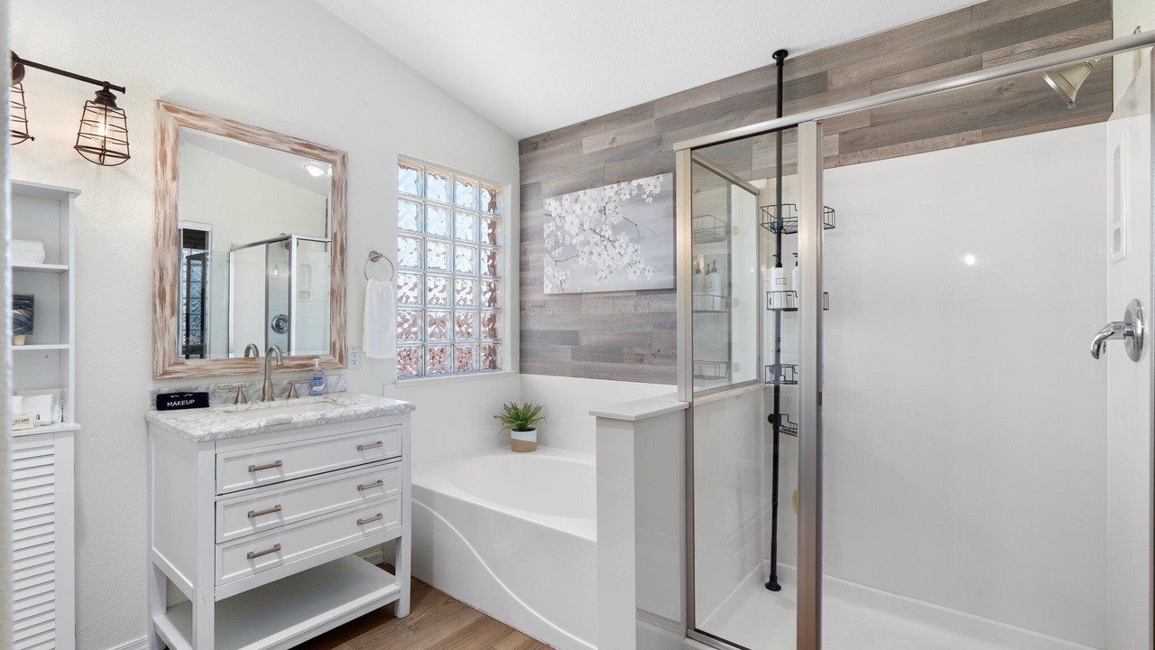 Photo of Bathroom in Springfield Lakes Reflection