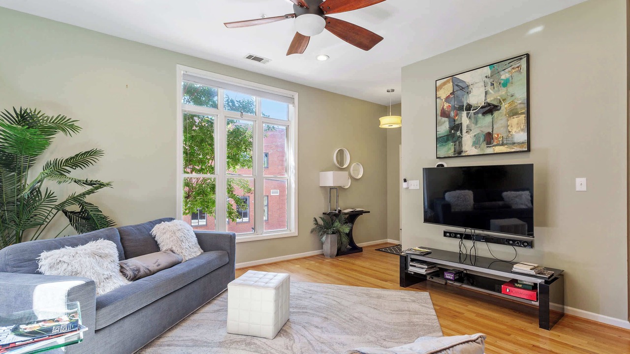 Photo of Livingroom in Downtown