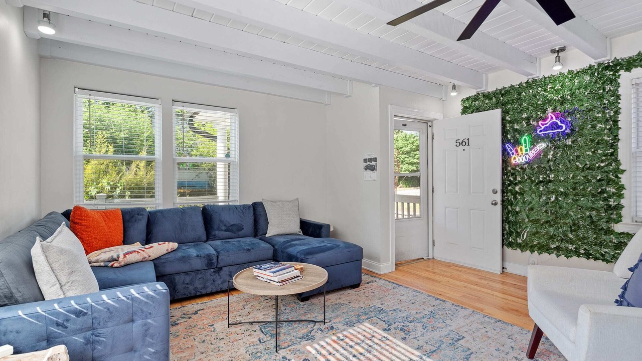 Photo of Livingroom in Downtown